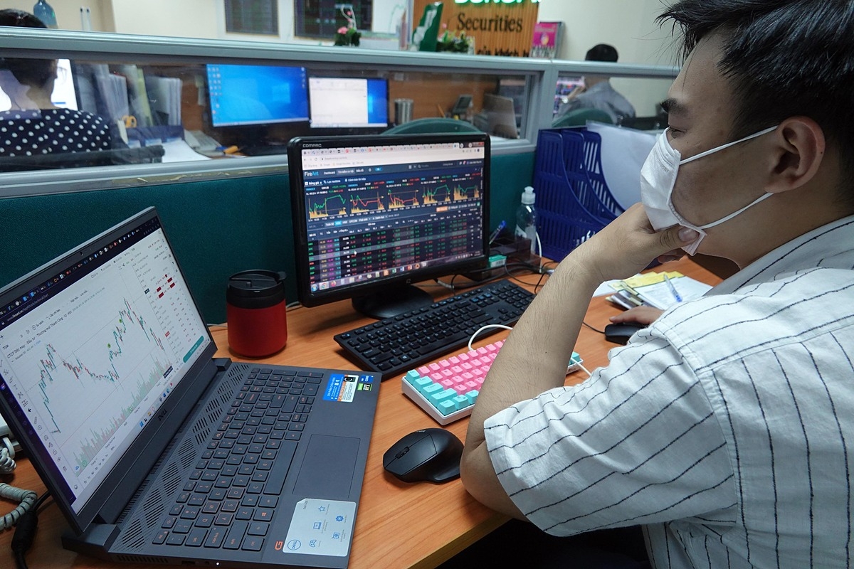 Thanh khoản trên thị trường cơ sở thấp đột ngột, trong khi thị trường phái sinh sôi động trở lại. &lpar;Ảnh: Int&rpar;