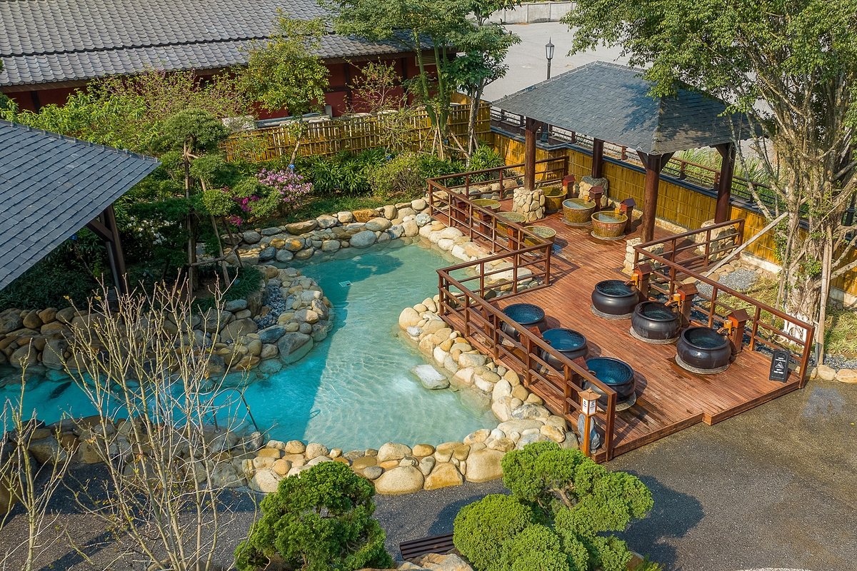 Tận dụng tối đa các dưỡng chất từ nguồn khoáng trời ban, nhà đầu tư Sun Group đã đưa những công nghệ lọc tiên tiến nhất từ Nhật Bản vào hệ thống bể tắm đa dạng tại Yoko Onsen Quang Hanh.