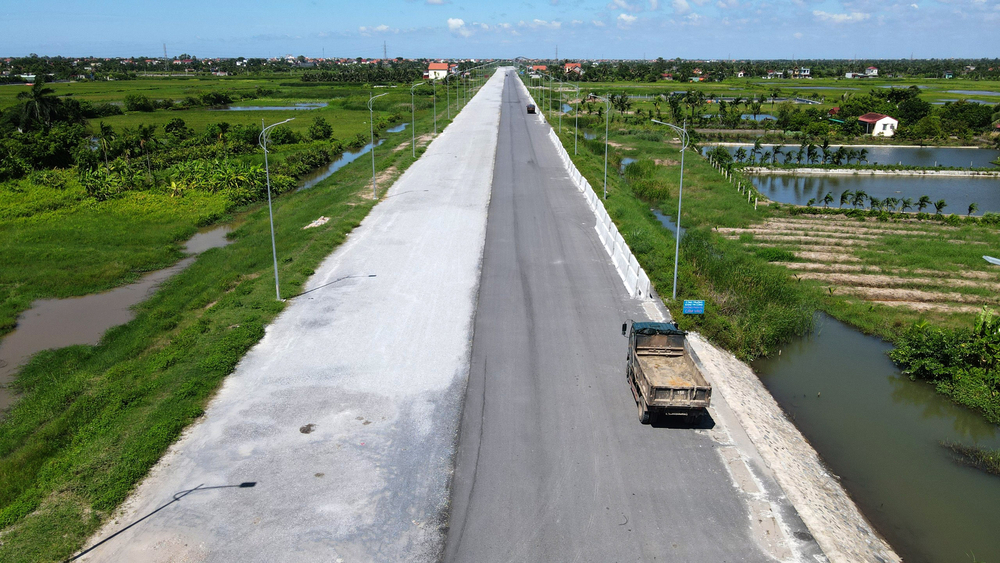 Dự án tuyến đường bộ ven biển Hải Phòng – Thái Bình đã thi đông được hơn 71%, nhưng phải tạm dừng vì chênh lệch lãi suất cao.