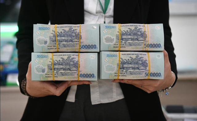 Các ngân hàng cũng khá sốt ruột, muốn đẩy tín dụng ra nền kinh tế.