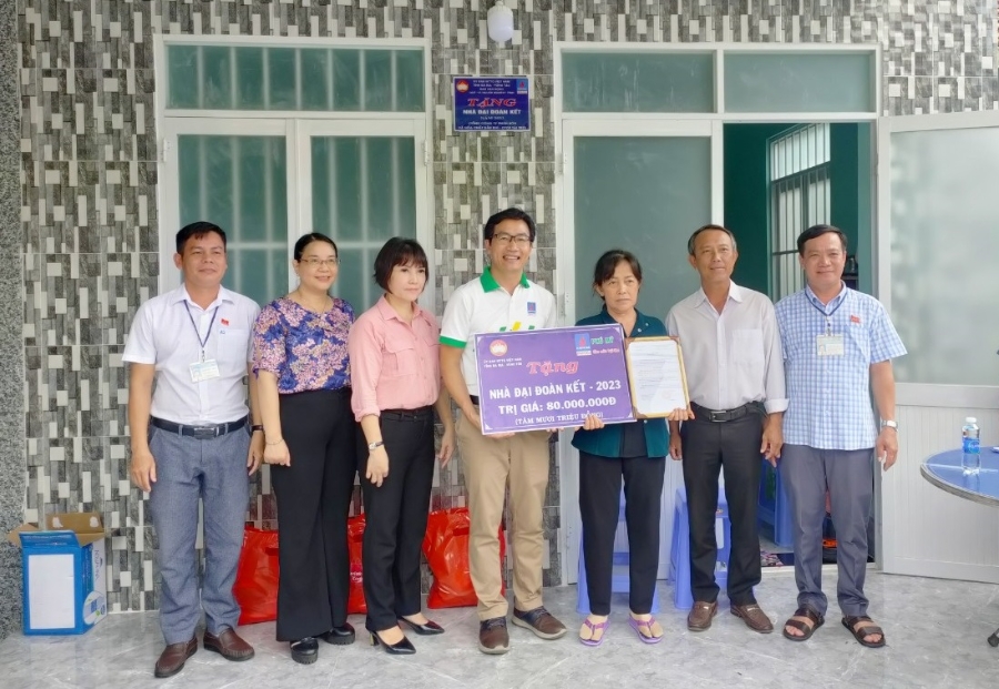 Trao tặng nhà Đại đoàn kết cho hộ gia đình có hoàn cảnh khó khăn trên địa bàn tỉnh BRVT.