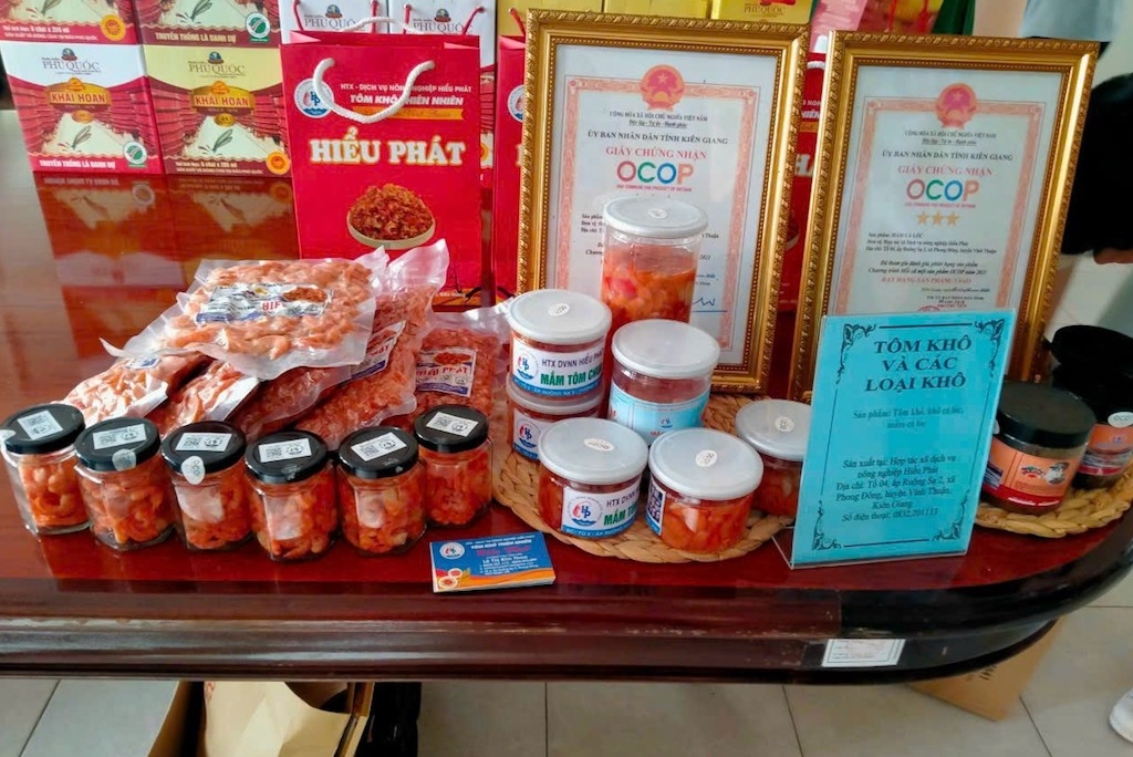 Nhiều sản phẩm của HTX Hiểu Phát sản xuất đã trở thành sản phẩm đặc trưng của huyện Vĩnh Thuận, trong đó có 5 sản phẩm đạt OCOP 3 sao cấp tỉnh.