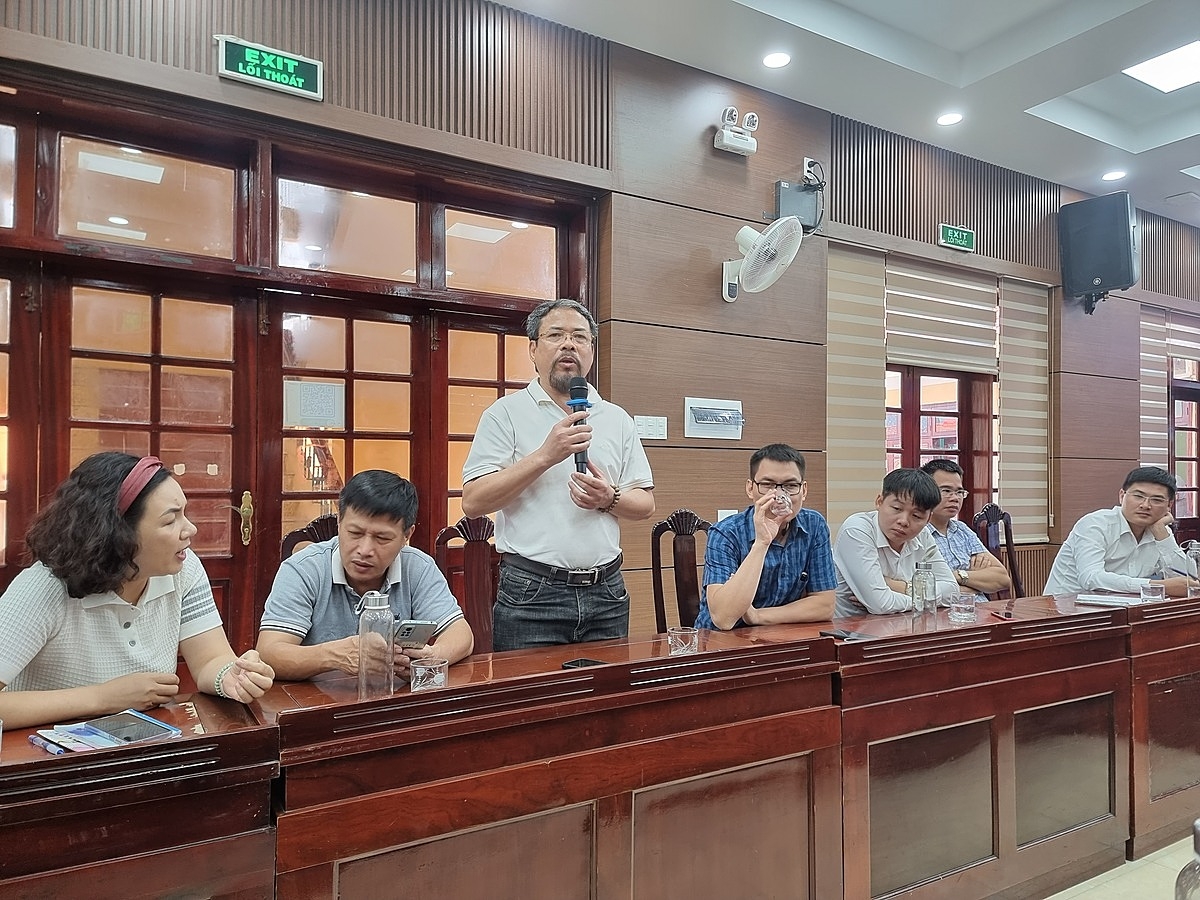 Đại diện công ty Việt Thành trả lời về công tác phát hành vé điện tử.