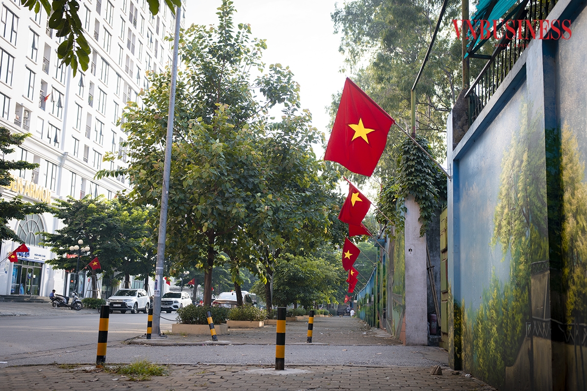 Dọc tuyến đường Nam Cao rợp cờ Tổ quốc mừng Quốc khánh 2/9.