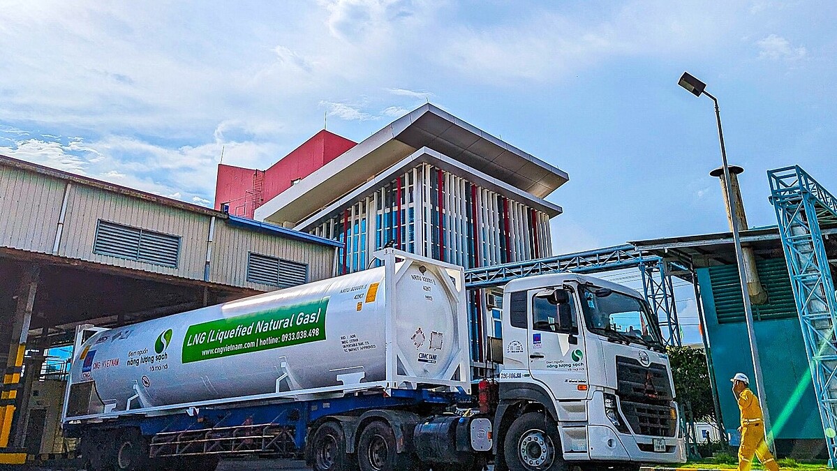 Xe bồn vận chuyển LNG tại nhà máy của CNG Việt Nam.