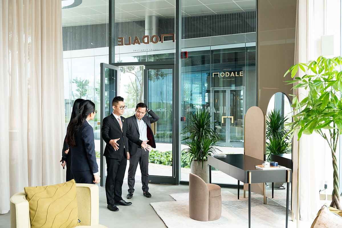 Giống với chị Nga, nhiều khách hàng lựa chọn dự án do Masterise Homes phát triển vì giữ vững tiến độ bàn giao trong 2023 và có hỗ trợ tặng nội thất 100% từ châu Âu.