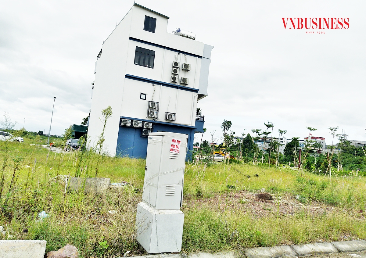 Nhà đầu tư cần thận trọng trong bối cảnh thị trường tranh tối tranh sáng, không quá phụ thuộc môi giới &lpar;Ảnh minh họa: HN&rpar;.