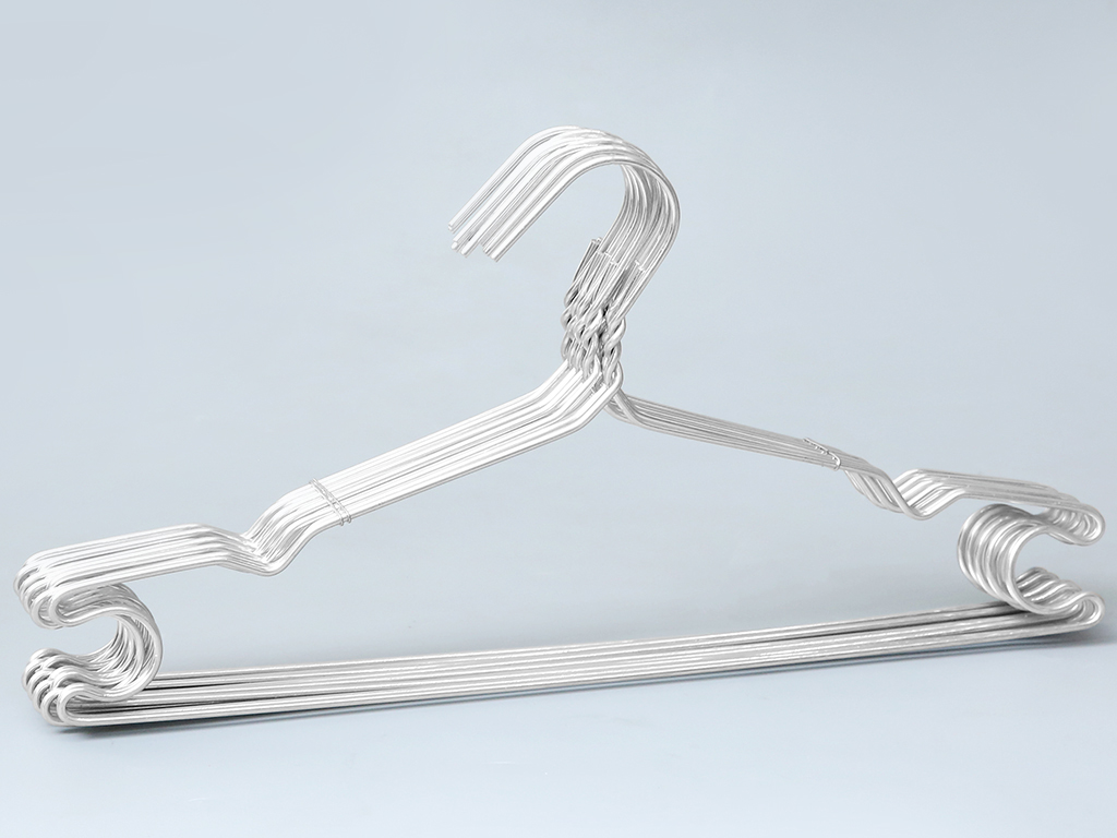 Sản phẩm mắc áo thép nhập khẩu từ Việt Nam tiếp tục bị Hoa Kỳ áp thuế chống bán phá giá với mức thuế 220,68%.