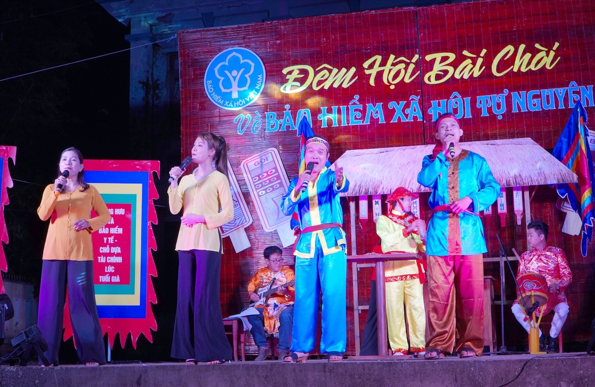 Với hình thức tuyên truyền chính sách BHXH, BHYT thông qua nghệ thuật truyền thống của địa phương, đã mang lại hiệu quả thiết thực, giúp người dân hiểu hơn về ý nghĩa nhân văn của các chính sách an sinh xã hội.