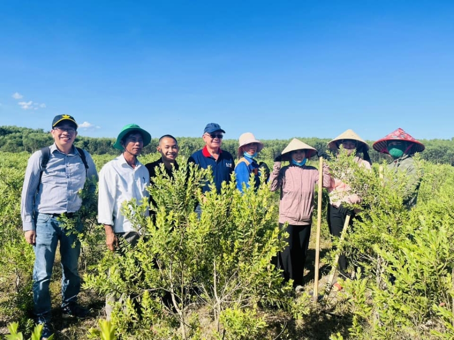 HTX Dược liệu Trường Sơn đã liên kết được 300 hộ dân của xã Cam Thành và Cam Thuỷ xây dựng vùng nguyên liệu rộng 30ha để trồng các loại cây dược liệu.