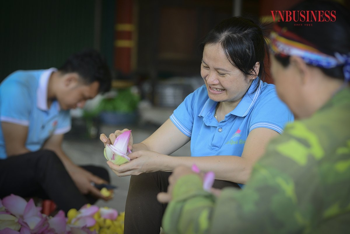 HTX Sen quê Bác đã tạo công ăn việc làm cho khoảng 20 lao động thường xuyên tại cơ sở cùng nhiều lao động thời vụ, giúp đời sống bà con ổn định, ấm no hơn trước kia.