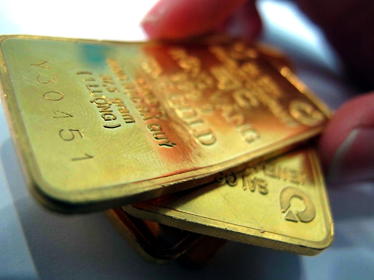 Vàng miếng SJC tiếp tục điều chỉnh tăng thêm từ 100.000 - 300.000 đồng/lượng.