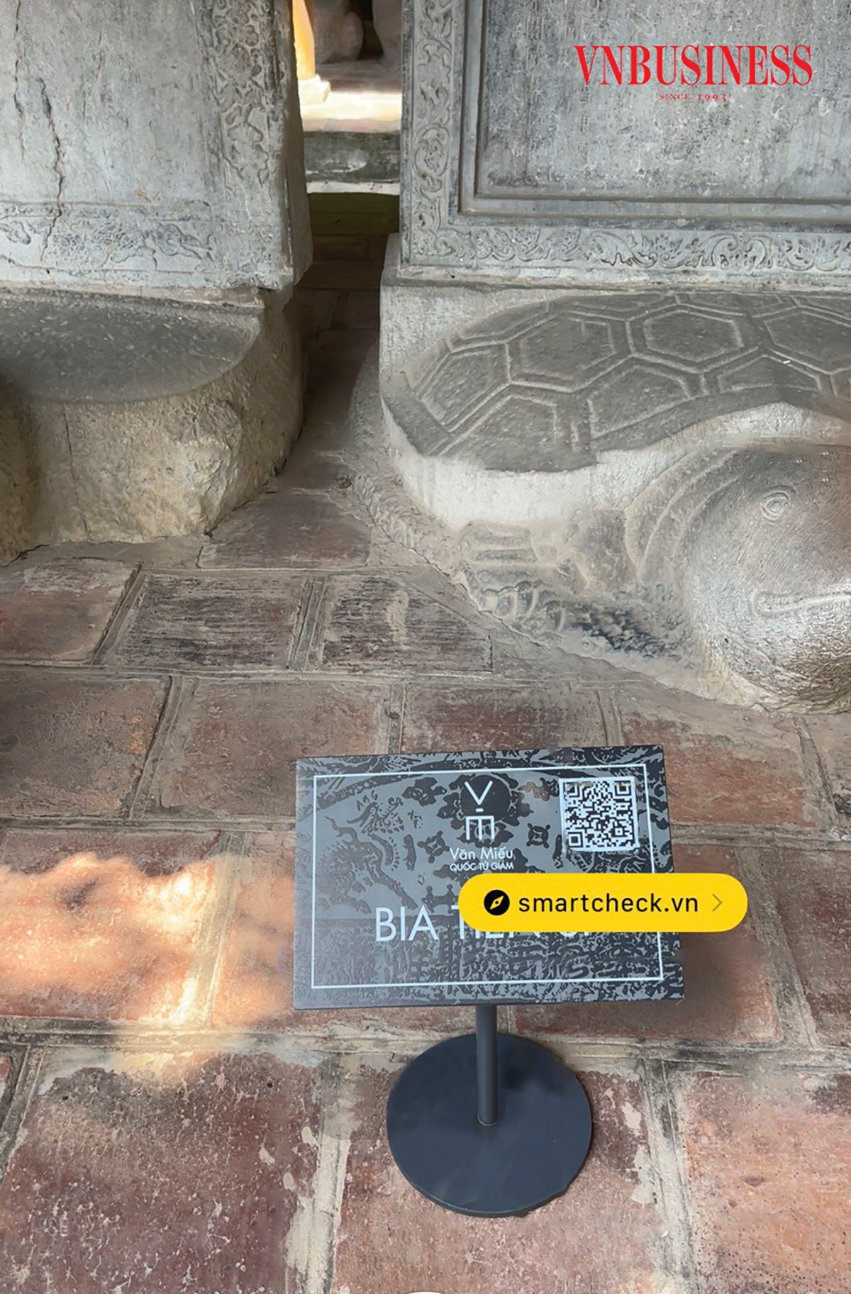 Văn Miếu – Quốc Tử Giám đã đưa vào sử dụng ứng dụng công nghệ QR Code &lpar;mã vạch 2 chiều&rpar; cho các hạng mục, hiện vật công trình trong khuôn viên di tích với những thông tin cơ bản về hạng mục, hiện vật đó.