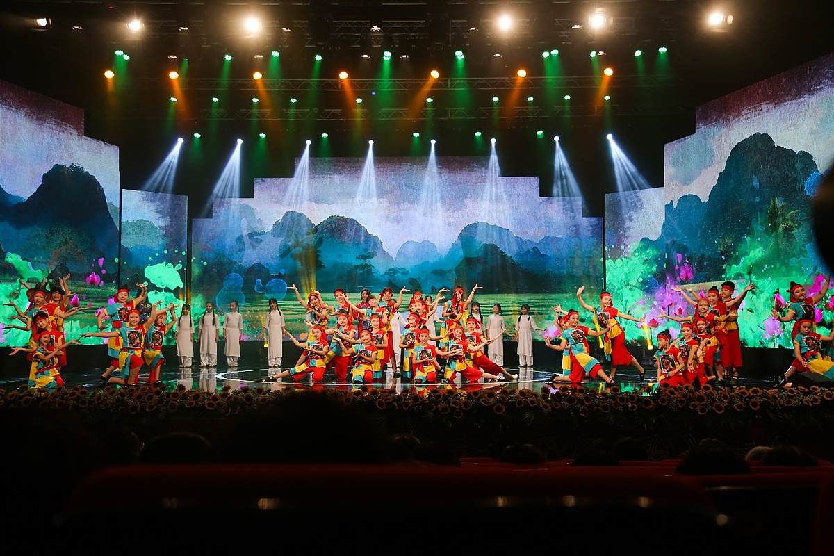 Tiết mục Thương ca Tiếng Việt.