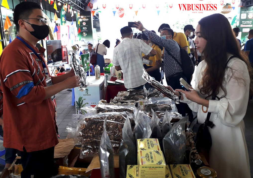 Các DN tiêu dùng cần nắm bắt “lối sống số” người tiêu dùng và các công nghệ mới nổi để đáp ứng kỳ vọng ngày càng cao của khách hàng.