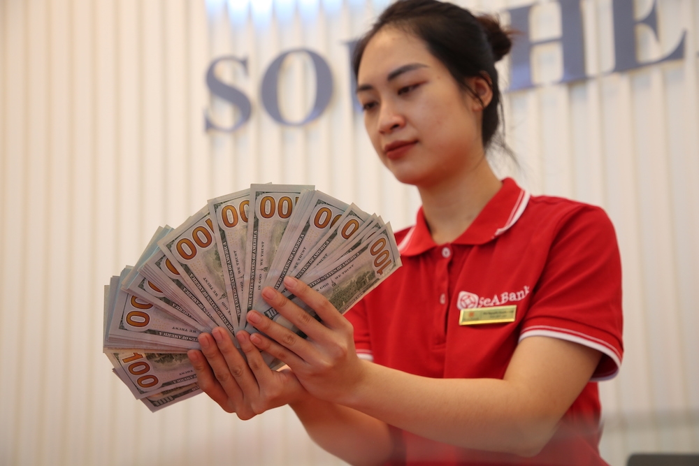 Tính từ đầu năm đến nay, tỷ giá trung tâm đã tăng tổng cộng 393 đồng, tương đương 1,66%.