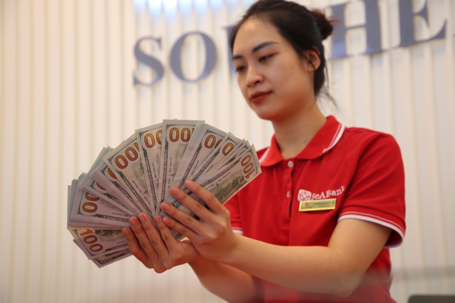 Tính từ đầu năm đến nay, tỷ giá trung tâm đã tăng tổng cộng 393 đồng, tương đương 1,66%.