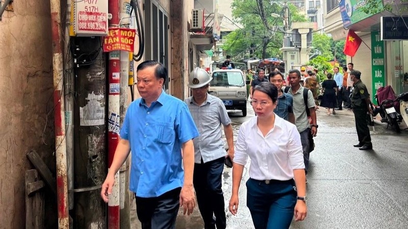 Bí thư Thành ủy Đinh Tiến Dũng chỉ đạo đây là vụ việc đặc biệt nghiêm trọng, cần sự vào cuộc của cả hệ thống chính trị trong việc hỗ trợ những nạn nhân và những trường hợp bị ảnh hưởng do đám cháy.