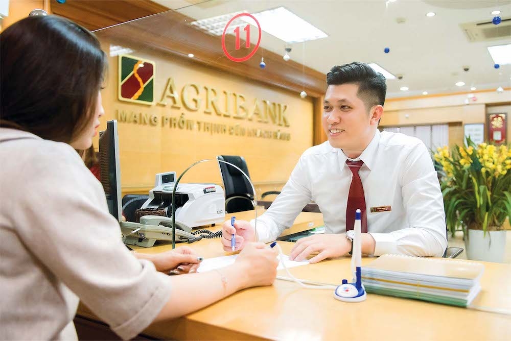 Tại Agribank, khoản tiền gửi kỳ hạn từ 12 tháng trở lên giảm từ 5,8% xuống còn 5,5%/năm.