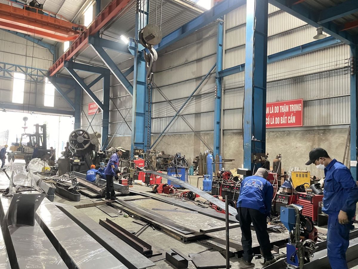 Hoạt động sản xuất kinh doanh tại cụm công nghiệp Phùng Xá.