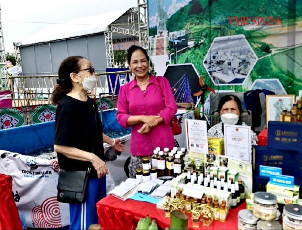 Nữ thuyền trưởng: Nguyễn Thị Bình: Dẫn dắt HTX thành công hay không không nằm ở vấn đề tuổi tác mà ở tư duy, cách nghĩ, cách làm.