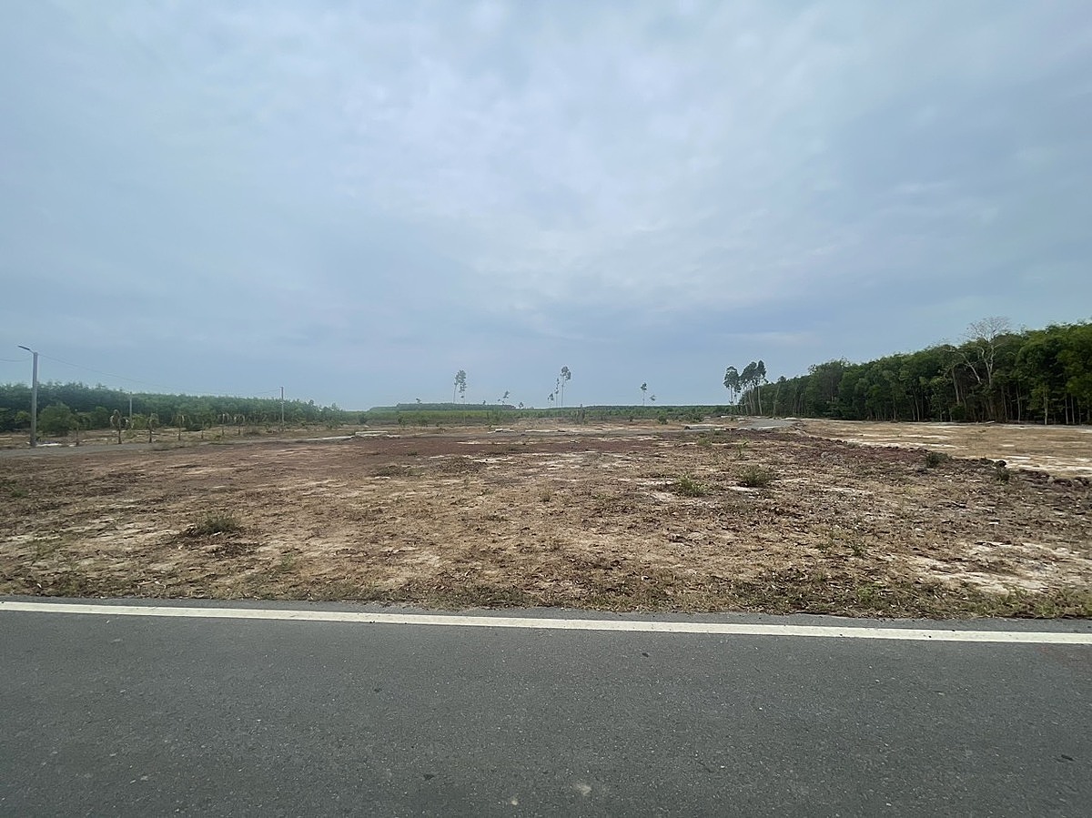 Theo Quyết định số 44/2023/QĐ-2023 vừa được UBND tỉnh BR-VT ban hành ngày 19/9, mảnh đất &lpar;trong hình&rpar; trên địa bàn tỉnh BR-VT đủ điều kiện được tách thửa. Ảnh: Trần Lân