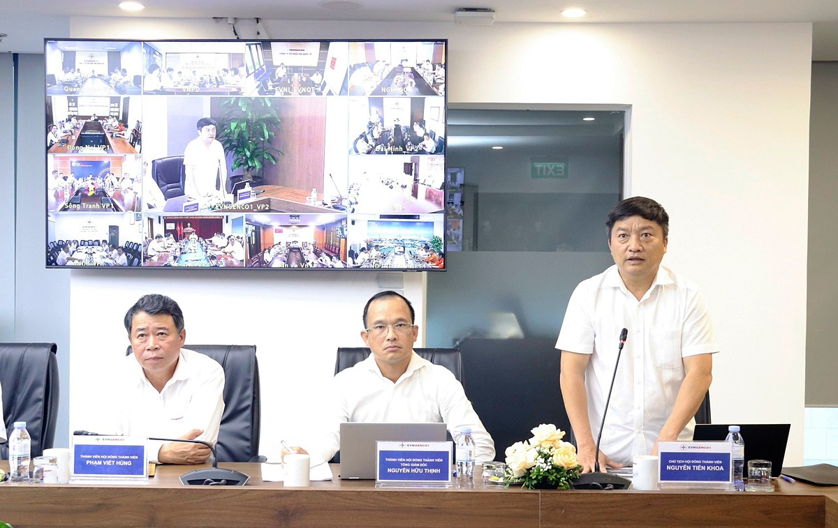 Ông Nguyễn Tiến Khoa, Bí thư Đảng uỷ, Chủ tịch HĐTV EVNGENCO1 báo cáo kết quả sản xuất kinh doanh và đầu tư xây dựng 8 tháng đầu năm và kế hoạch các tháng cuối năm 2023.