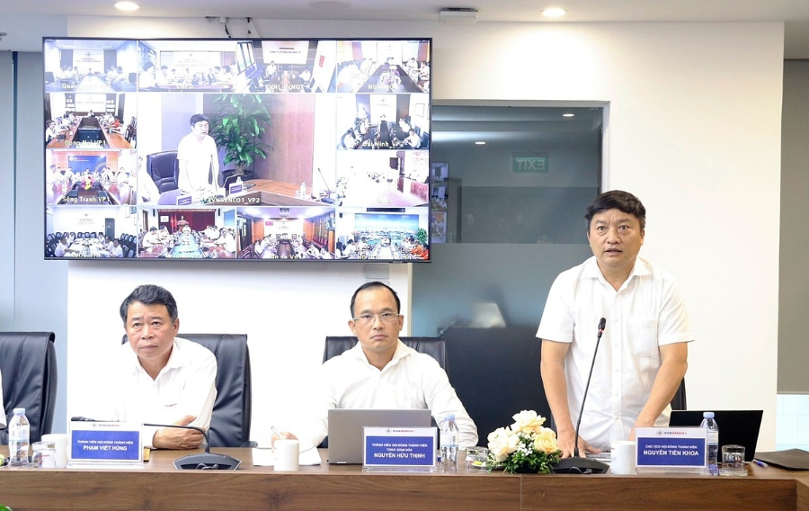 Ông Nguyễn Tiến Khoa, Bí thư Đảng uỷ, Chủ tịch HĐTV EVNGENCO1 báo cáo kết quả sản xuất kinh doanh và đầu tư xây dựng 8 tháng đầu năm và kế hoạch các tháng cuối năm 2023.