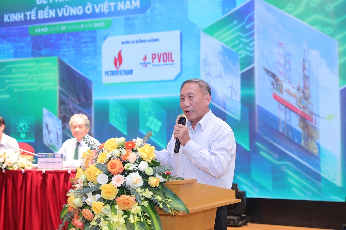 PGS.TS Lưu Đức Hải - Chủ tịch Hội Kinh tế Môi trường Việt Nam phát biểu khai mạc.