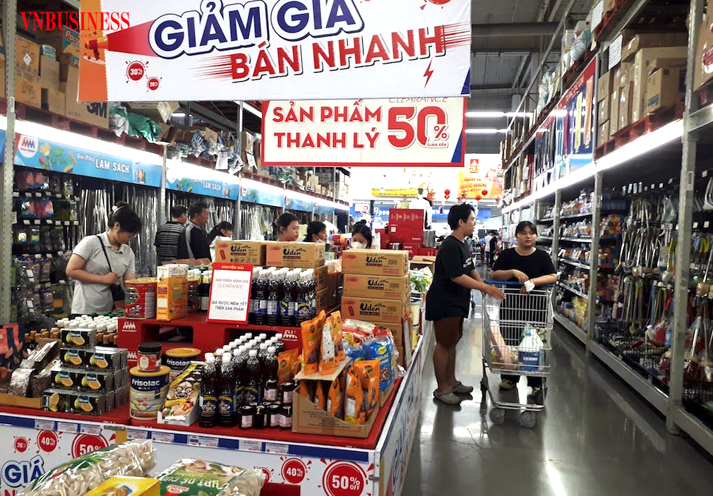 Mối lo của các nhà bán lẻ trong mùa mua sắm cuối năm nay là sức mua yếu dù cho họ liên tục triển khai các chương trình kích cầu tiêu dùng.