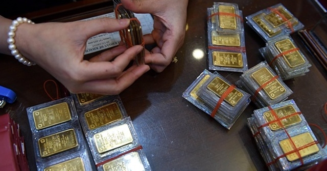 Vàng miếng SJC giảm nhanh, chính thức mất mốc 69 triệu đồng/lượng.