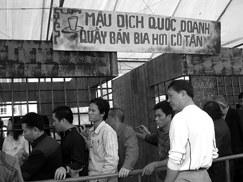 Bia Hơi Hà Nội là thức uống quen thuộc với nhiều thế hệ người yêu bia từ xưa đến nay. Ảnh: HABECO.