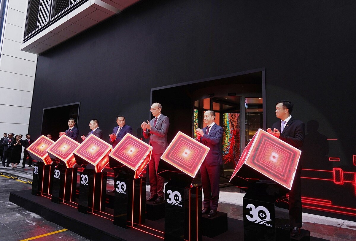 Khai trương trụ sở Techcombank Hà Nội.