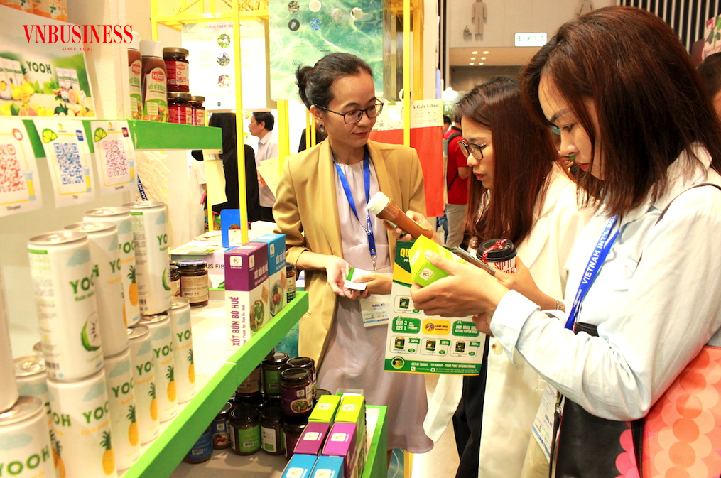 Các nhà bán lẻ nội địa cần linh hoạt và nắm bắt các công nghệ mới trong chiến lược “đẩy mạnh bán hàng đa kênh” để củng cố vị thế trước sức ép cạnh tranh từ khối ngoại.