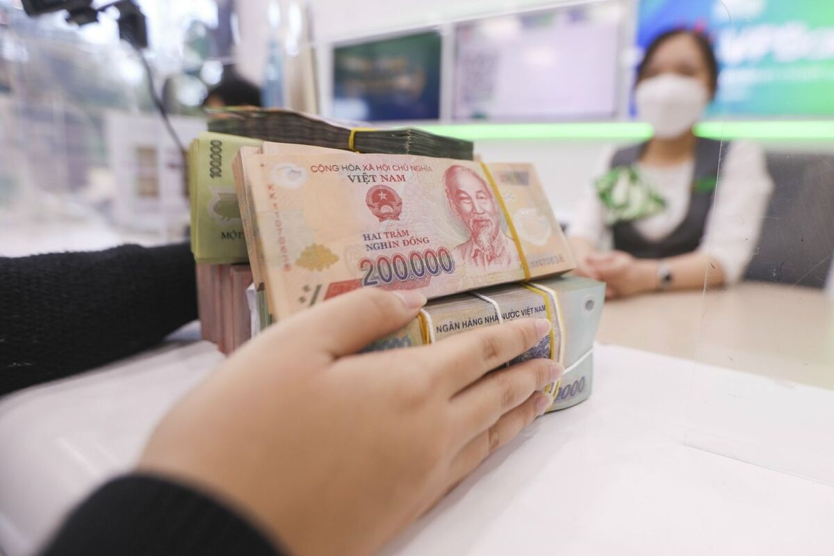 4 thách thức lớn nhất mà ngành ngân hàng thời gian tới phải đối diện là rủi ro nợ xấu gia tăng, biên lợi nhuận giảm, áp lực tăng vốn, ổn định và an toàn hệ thống.