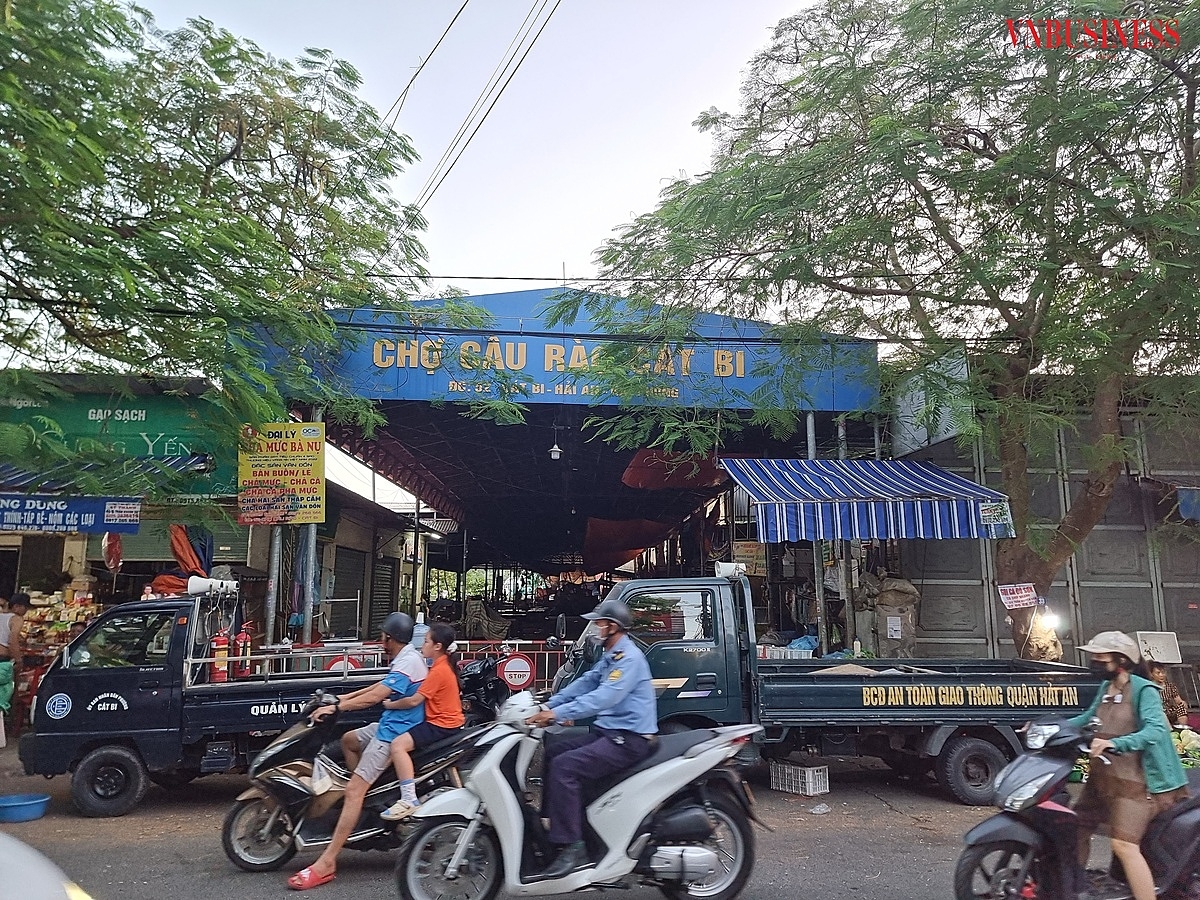 Chợ cầu Rào đã bị cơ quan chức năng đóng cửa.