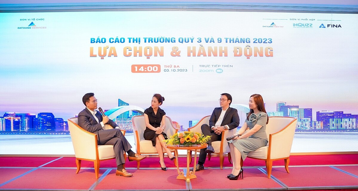 TS Phạm Anh Khôi &lpar;bên trái, ngoài cùng&rpar;, Viện trưởng DXS – FERI phát biểu tại sự kiện công bố Báo cáo nghiên cứu thị trường BĐS nhà ở Việt Nam quý 3 và 9 tháng 2023.