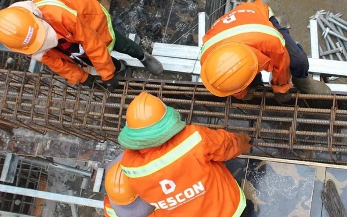 Vào cuối năm 2018, Descon nhận quyết định mở thủ tục phá sản của Tòa án nhân dân TP HCM theo đơn kiện của một nhà cung cấp nước ngoài là Siam City Cement Ltd.