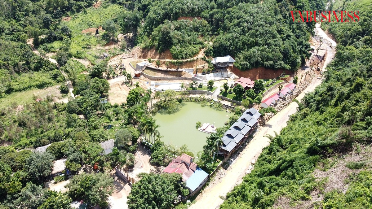 Toàn cảnh quần thể nghỉ dưỡng hoành tráng ven bờ suối Láo, huyện Đà Bắc, Hòa Bình.