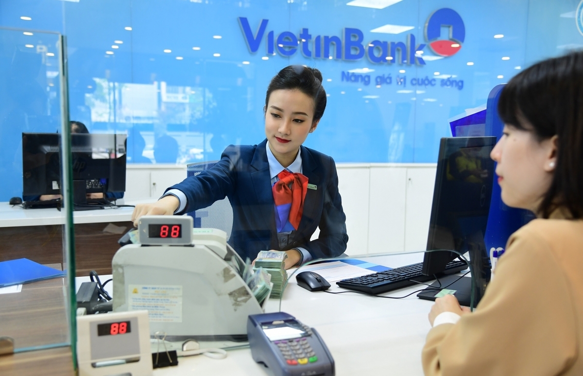VietinBank, BIDV và Agribank đã giảm lãi suất tiết kiệm cao nhất về 5,3%, áp dụng cho kỳ hạn từ 12 tháng trở lên.