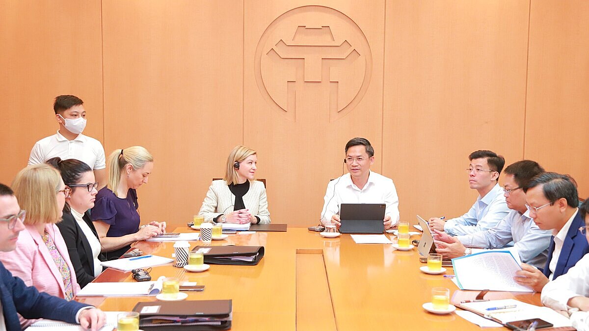 Lãnh đạo UBND thành phố Hà Nội và Tổ công tác về chuyển đổi số làm việc với Đoàn công tác Cơ quan chuyển đổi số của Australia.