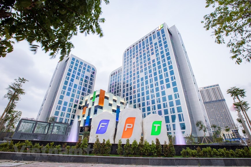 Chốt phiên 17/10, thị giá cổ phiếu FPT giảm về mức 93.100 đồng/cp.