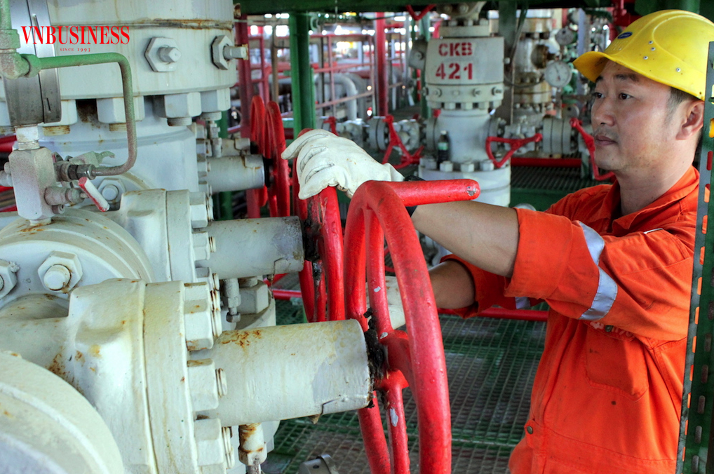 Khâu chính sách cần linh động các giải pháp để tránh biến động giá xăng dầu ảnh hưởng tiêu cực đến sản xuất kinh doanh của các DN trong chặng “nước rút” cuối năm.