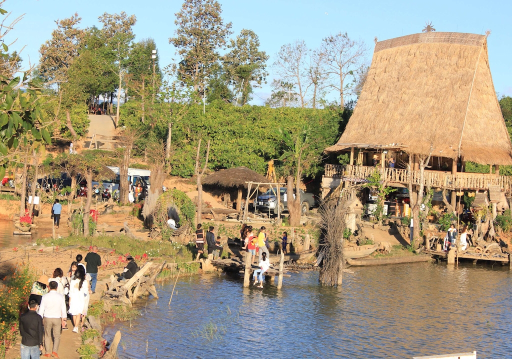 Sự tham gia tích cực của HTX, tổ hợp tác trong du lịch cộng đồng đã và đang giúp tỉnh Kon Tum khai thác thế mạnh từ điều kiện sẵn có của người bản địa.