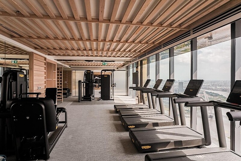 Phòng gym tầng 46 tòa Lake với trang thiết bị hiện đại và tầm nhìn tuyệt đẹp.