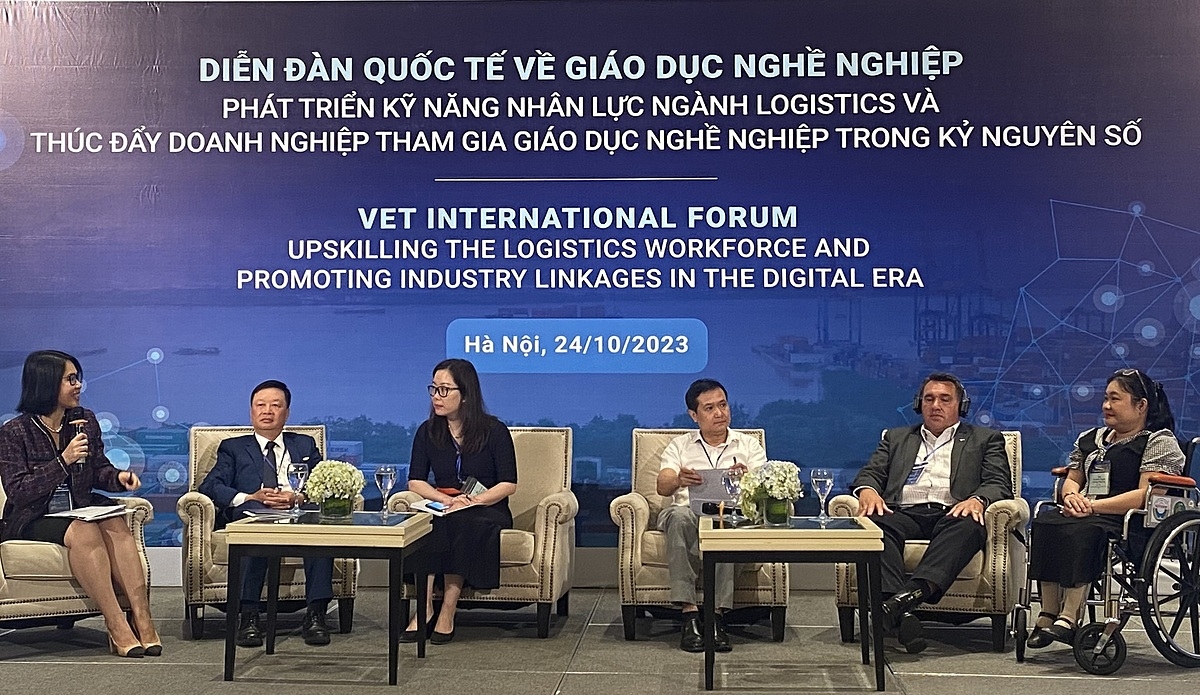 Quan tâm phát triển giáo dục nghề nghiệp đúng cách sẽ giải quyết tình trạng mất cân đối nguồn nhân lực giữa các ngành nghề.