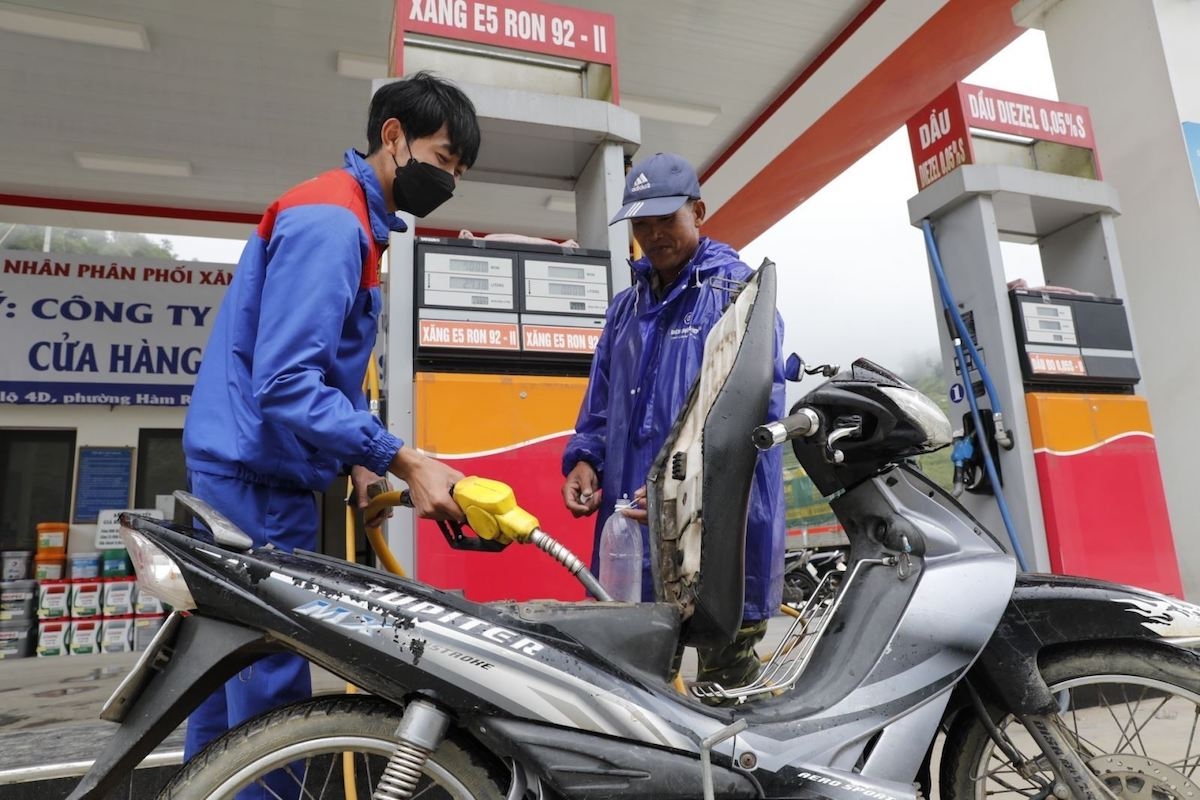 Doanh nghiệp bán lẻ lại than chiết khấu xăng dầu giảm mạnh, nguy cơ thua lỗ kéo dài.