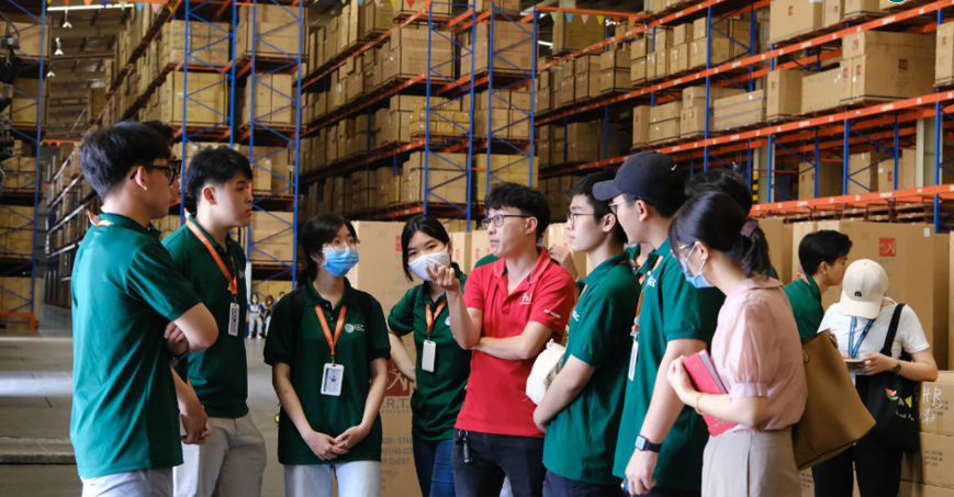 Ngoài nhân lực được đào tạo ở cấp cao, ngành logistics cũng cần rất nhiều nhân lực đào tạo trong hệ thống giáo dục nghề nghiệp.