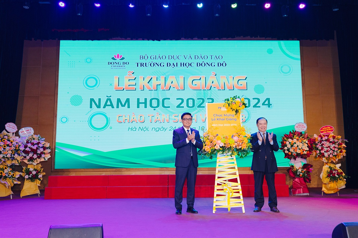 PVcomBank chúc mừng thầy cô và các sinh viên trong Lễ khai giảng năm học 2023- 2024.