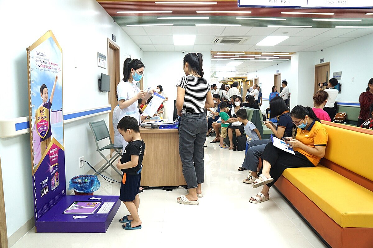 Ngay ngày đầu khai trương, TT Nhi khoa Quốc tế đã gần như lấp đầy các phòng.